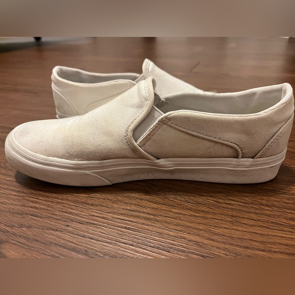 Classic Slip-On Shoe - Women’s - Size 7.5 - Picture 6 of 9